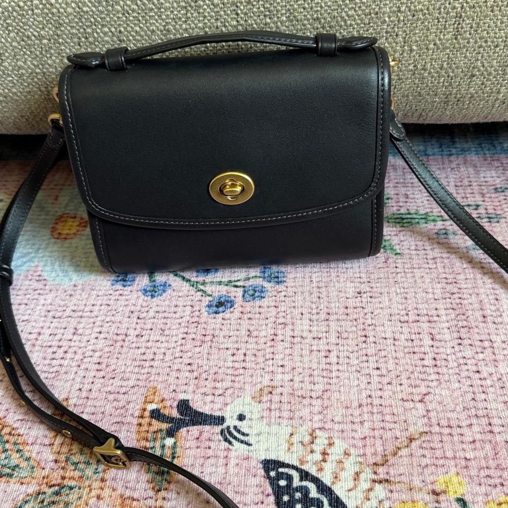🔥🔥🔥Coach Kip Turnlock Black Leather Crossbody Bag